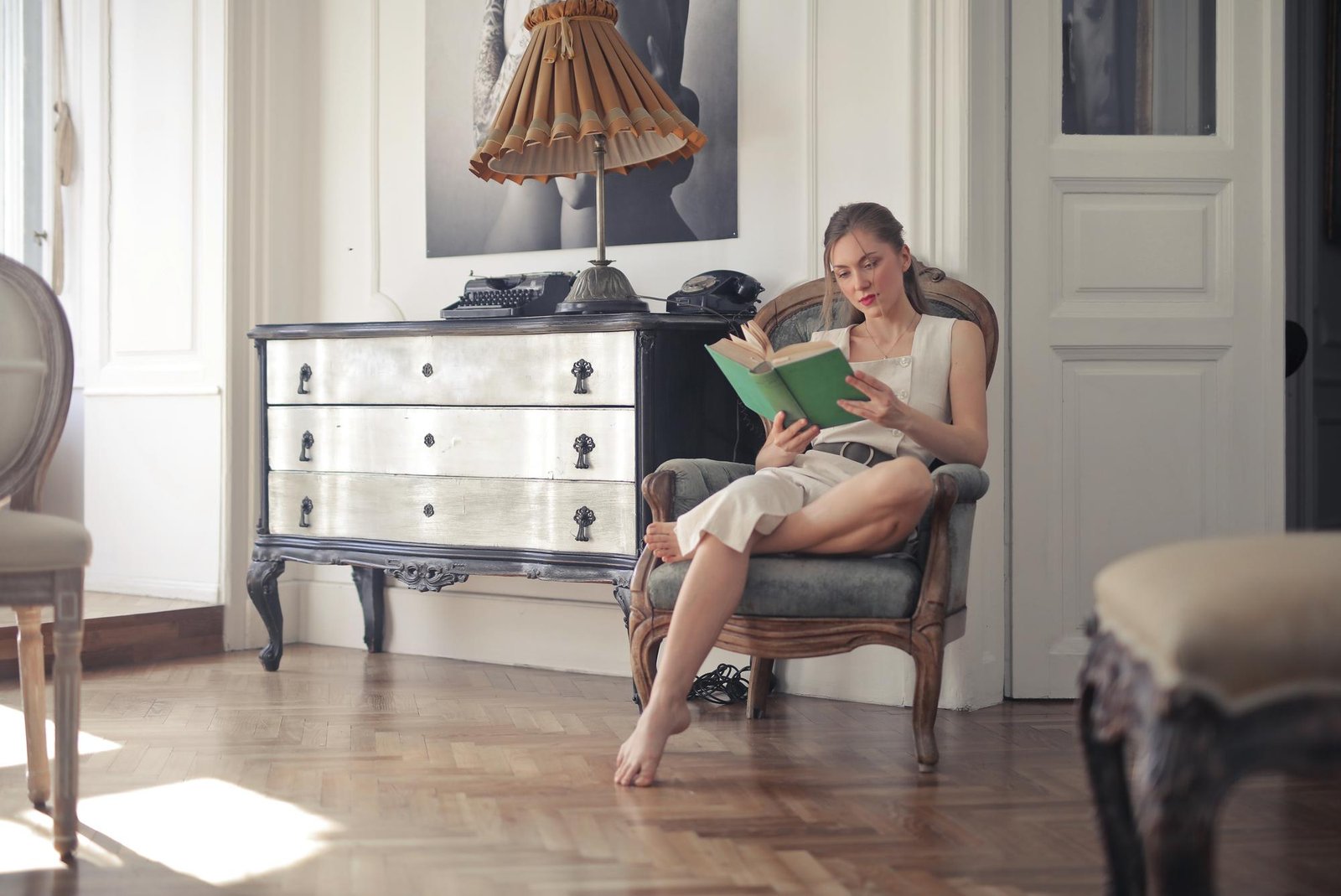 http://img.b2bpic.net/free-photo/young-woman-reads-book-home_641386-1109.jpg